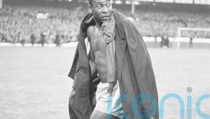 Neymar leads world of football&rsquo;s tributes to Brazil great Pele