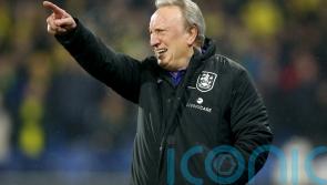 Aberdeen bring in veteran manager Neil Warnock to replace Barry Robson