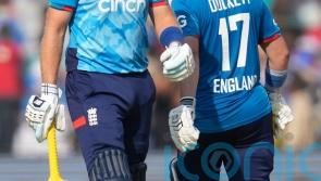 Ben Duckett and Joe Root lead England to 304 in must-win second ODI with India