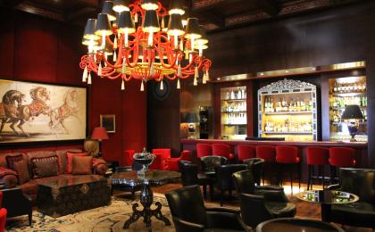 Government confirms midnight curfew applies to hotel resident's bars 