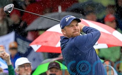 Shane Lowry birdies last four holes to make Irish Open cut
