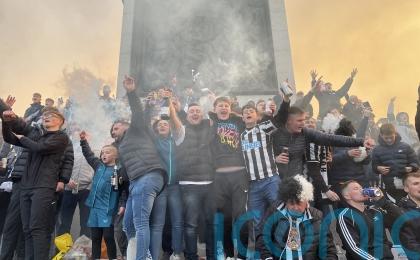 Newcastle fans take over Trafalgar Square ahead of Carabao Cup final