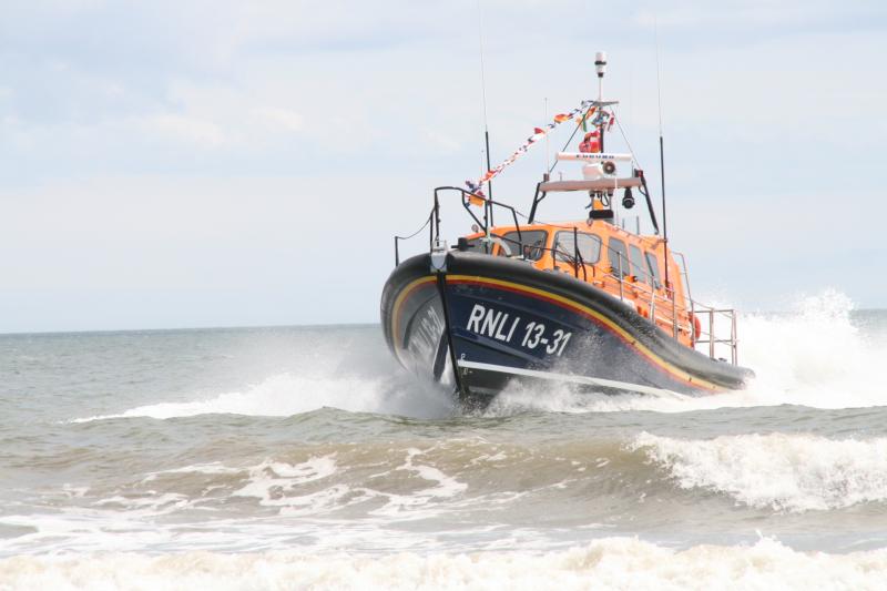 Clogherhead RNLI and the Greenore Coast Guard search for fisherman after vessel sinks off Louth coast 