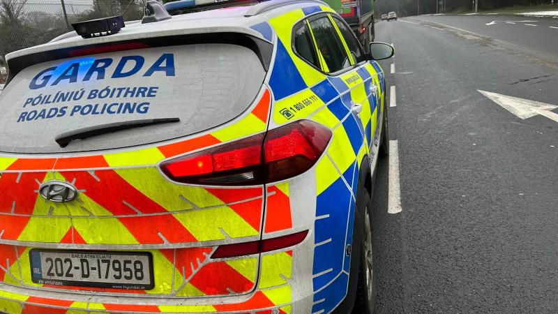 Seriously? Gardaí catch lorry driver on phone while driving on ice covered roads 