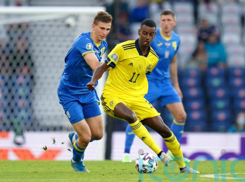Alexander Isak on Tyneside to seal Newcastle move