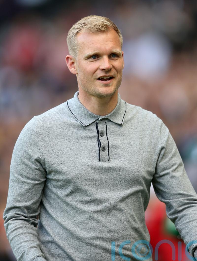 Liam Manning furious with referee after Oxford suffer home defeat by Bolton