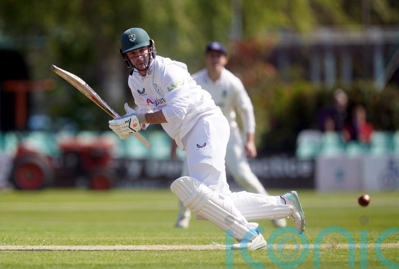 Vitality County Championship leaders Surrey on top against Worcestershire