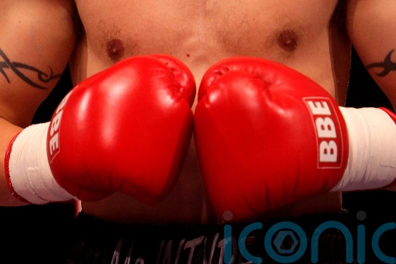 A close shave – Austin DeAnda gets haircut mid-fight after braids come loose