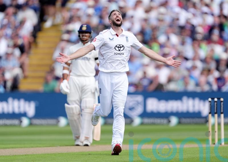 Chris Woakes strikes early for England but India reach lunch on 98 for two