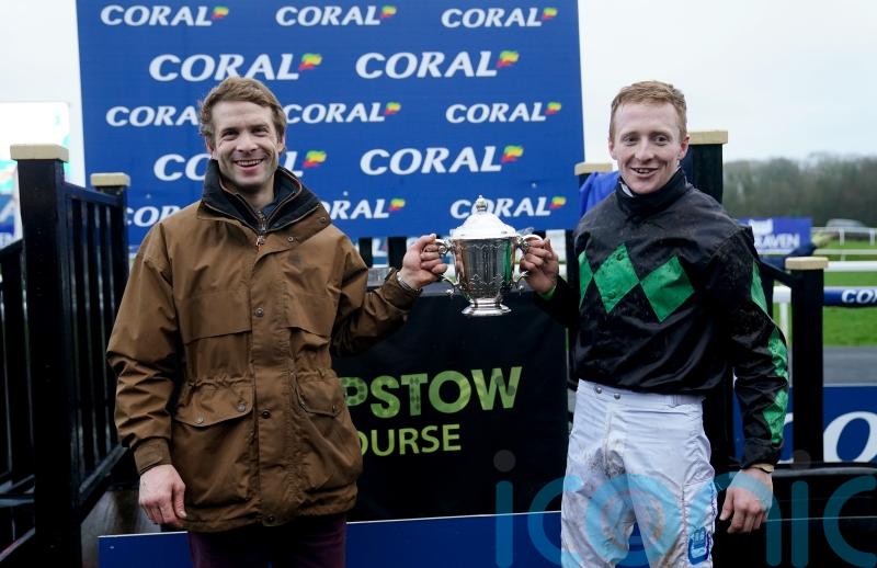 Thomas holds strong hand in bid to win second Welsh National