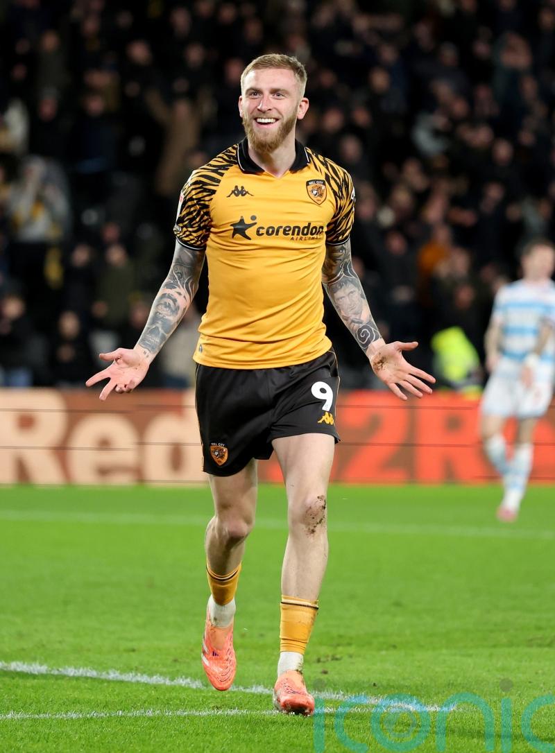 Oli McBurnie on target again as Hull beat 10-man West Brom