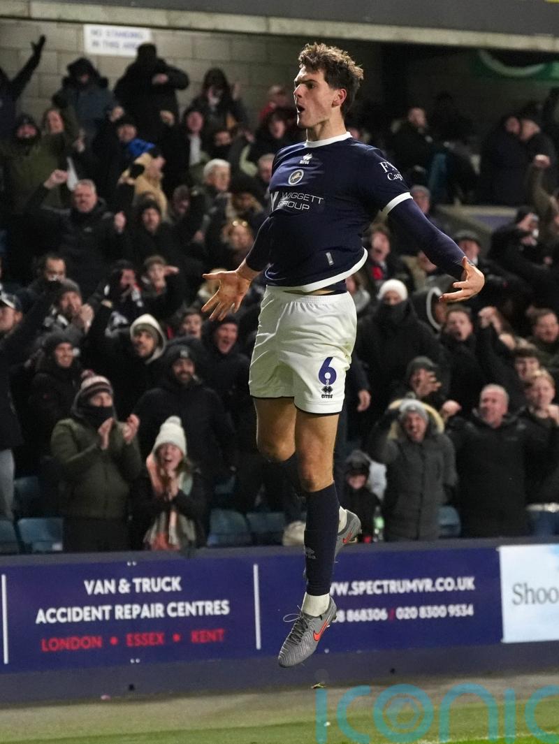 Millwall leave it late to beat Swansea and boost promotion bid