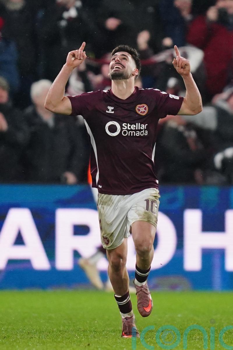 Leaders Hearts leave it late to take a point against 10-man Celtic