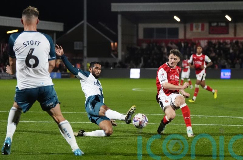 Matty Virtue scores stoppage-time winner as managerless Fleetwood beat Harrogate